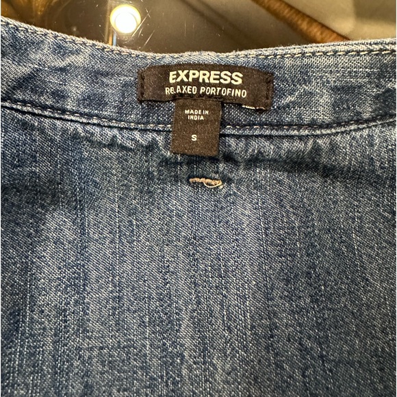 Express Relaxed Denim Tie Neck Portofino Shirt - Picture 9 of 10